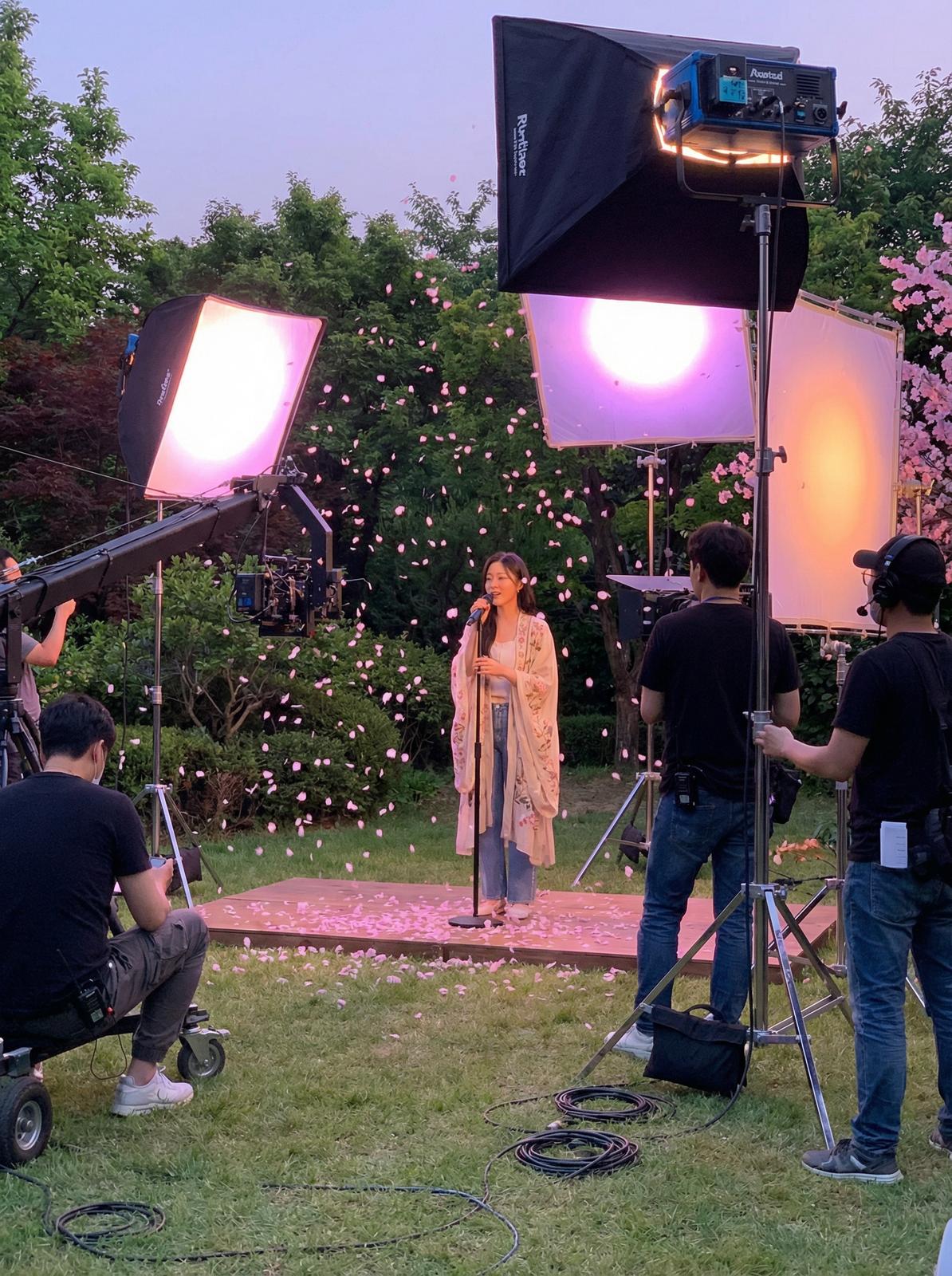 母狗官网原创MV拍摄花絮传媒